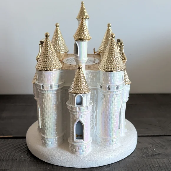 BBW x Disney Princess Castle 3 Wick Candle Holder - Picture 2 of 12